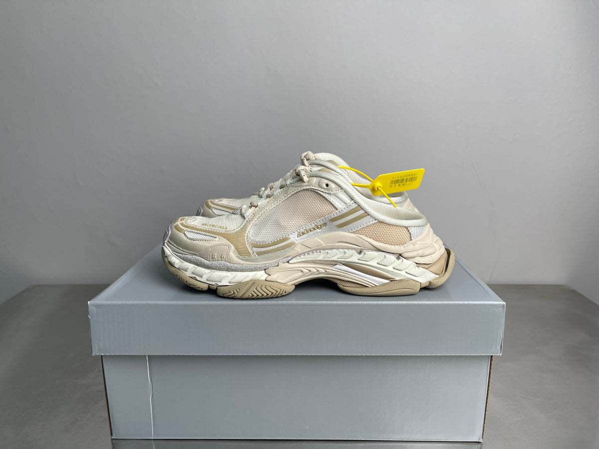 Balenciaga Round-Toe Chunky-Sole Low-Top Dad Sneakers